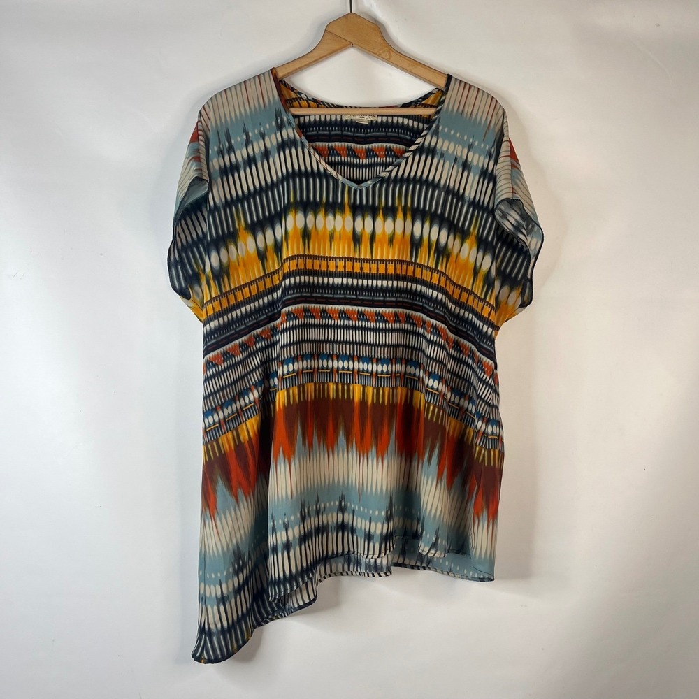 Live and Let Live Tunic Top Women 2X Multicolor Ikat Geometric Sharkbite Hem